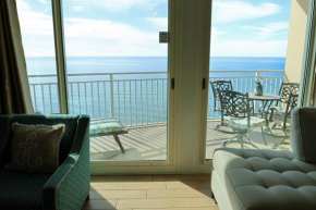 AQUA 1504 Beachfront condo with Free Beach Chairs
